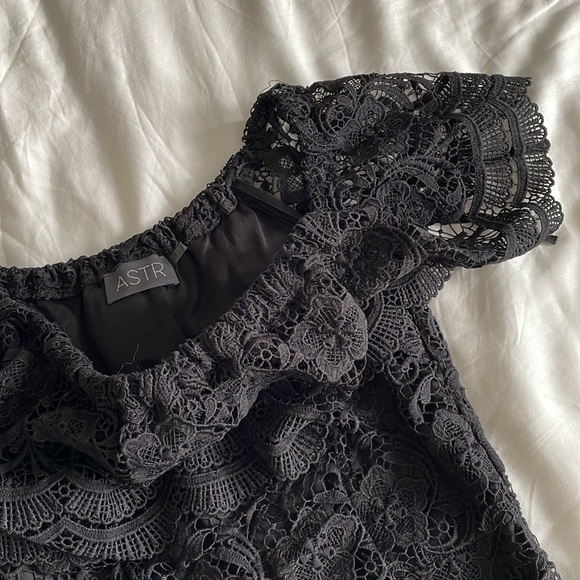 Dressy Lace Romper - Picture 4 of 6